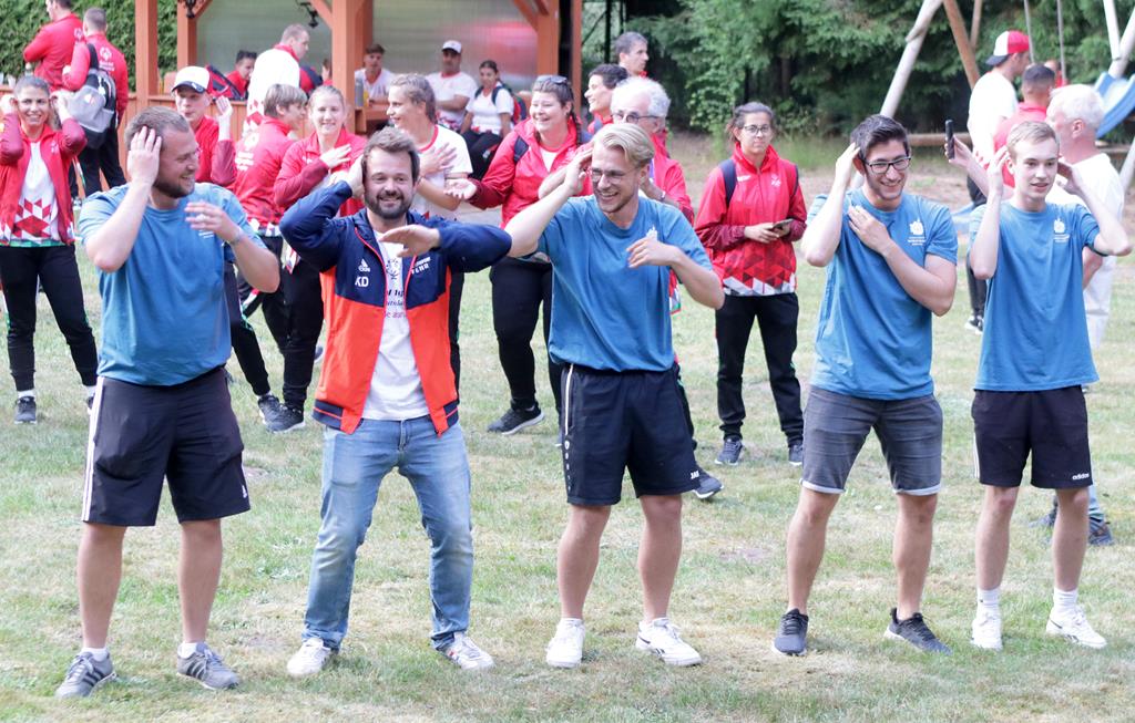 Die Unified-Fußballer des RehaSport-Vereins des Heilpädagogischen Zentrums (HPZ) Irchenrieth machten auch auf der Tanzfläche zusammen mit den ungarischen Gästen eine gute Figur.