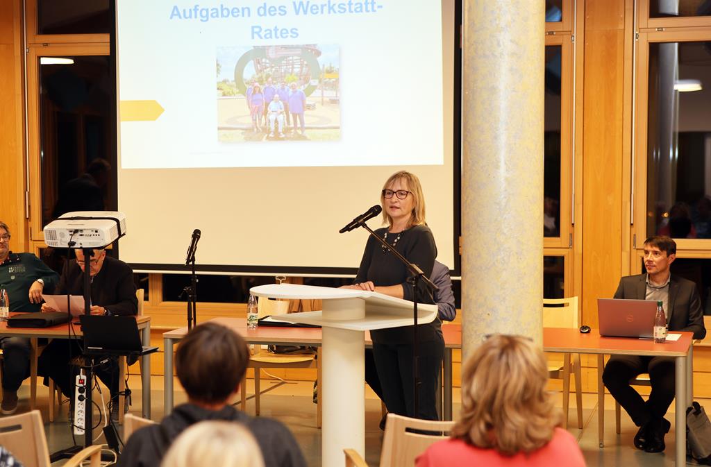 Der Aufsichtsrat mit Vorsitzender Birgit Reil und HPZ-Vorstandsvorsitzender Christian Stadler berichteten bei der Mitgliederversammlung des Vereines „HPZ – Lebenshilfe für Behinderte e. V.“ nicht nur über das letzte Jahr, sondern auch über viele aktuelle Dinge und Planungen in der Zukunft.