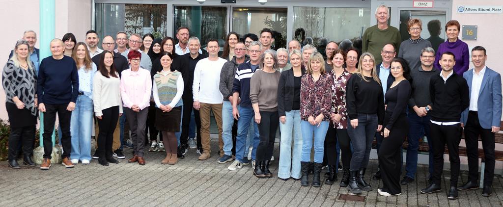 Geballte Ansammlung von Erfahrung, Engagement und Wissen: Das Heilpädagogische Zentrum (HPZ) Irchenrieth ehrte am Donnerstagnachmittag seine Mitarbeiterinnen und Mitarbeiter, die bereits zehn, 25, 30 und 40 Jahre dort beschäftigt sind.