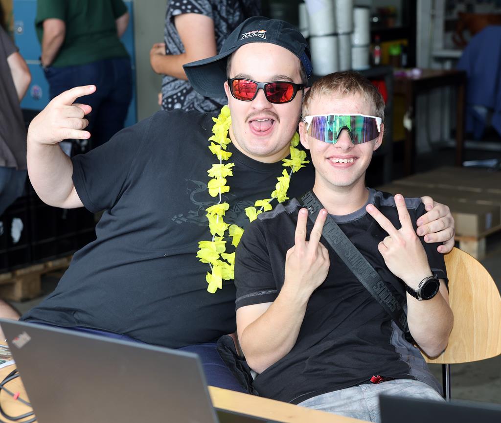 Die beiden DJs „Best Party“ und DJ Bucka“ legten die passende Musik auf.
